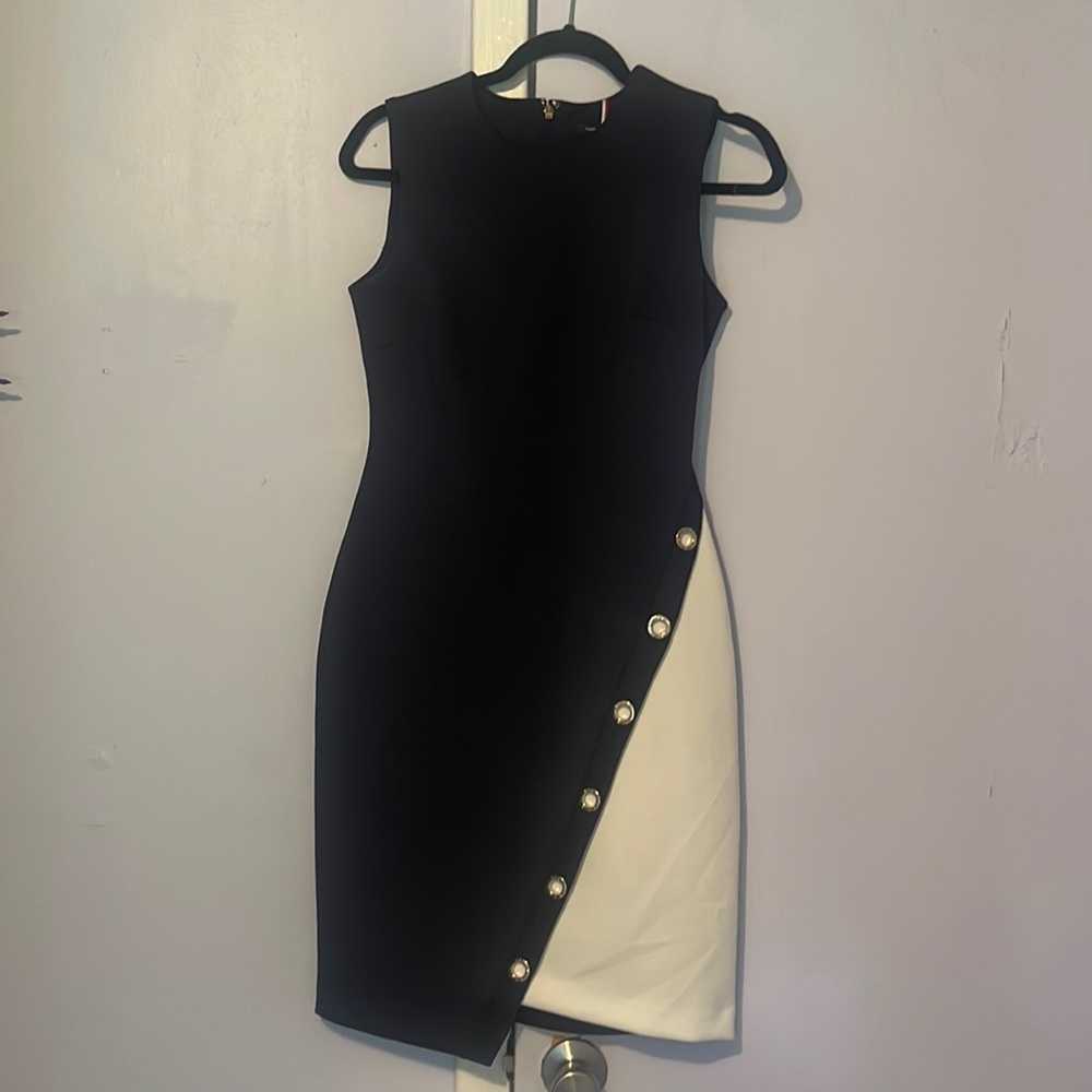 Tommy Hilfiger, 2 toned, dress with buttons. Size 4